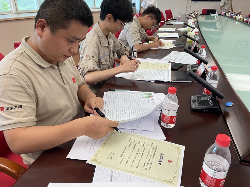 1695617235071047664.jpg 签订《合规承诺书》.jpg