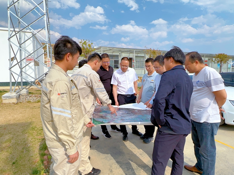 【基层动态】楚雄团州委副书记张永鹏到滇西新能源事业部尖山营光伏电站调研_副本.jpg