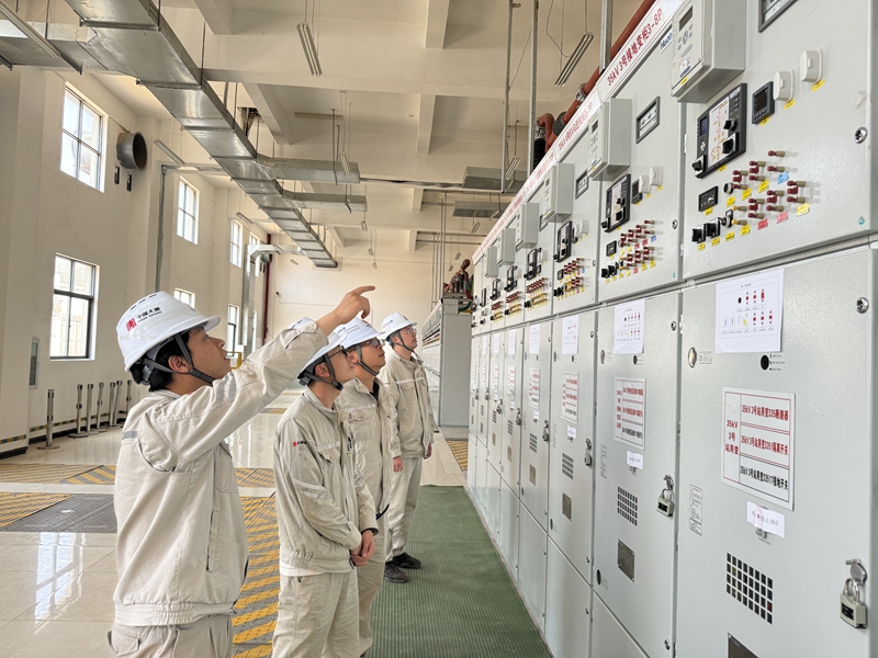 7集控中心运行人员吴志强集控中心组织运行员工到新投场站调研学习_副本.jpg