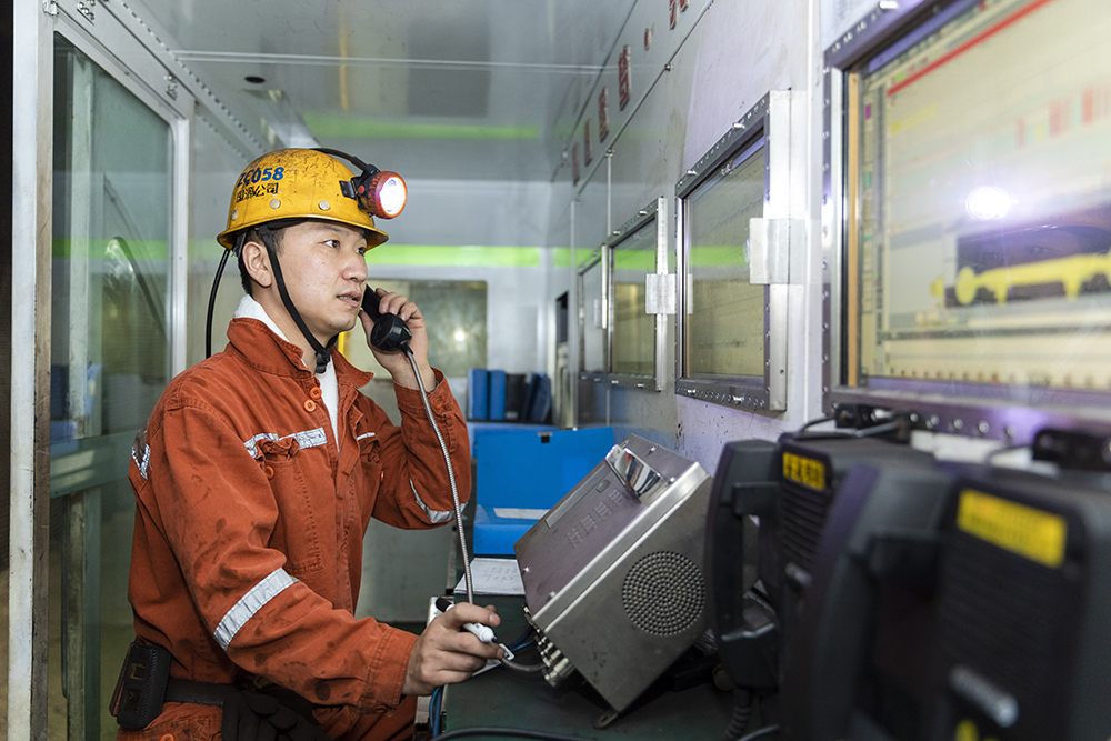 1675408334824084807.jpg 井下集控台a.jpg